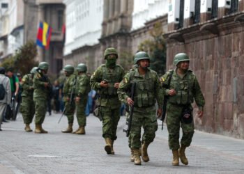 Militares de Ecuador han detenido en seis días a 1.327 personas, 143 por terrorismo