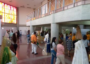 Centenares de personas visitaron exposición en honor a la Virgen de La Candelaria 