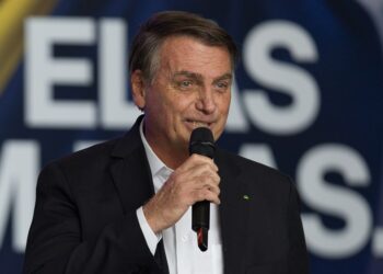 Bolsonaro dice que Maduro gobierna sin oposición tras la inhabilitación de líder opositora