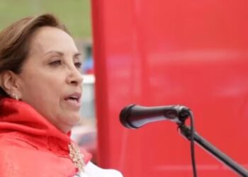 Presidenta de Perú es agredida en la región de Ayacucho