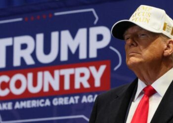 Trump no volverá al banquillo hasta el miércoles en el caso por difamación contra Carroll