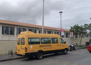 Gobierno de Ecuador suspende clases presenciales tras ola de violencia en el país