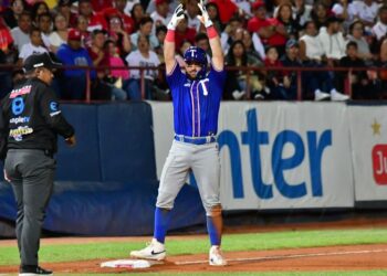 Luis Torrens sobresalió en el triunfo de Tiburones sobre Cardenales