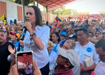 APOYO | "Este año será decisivo": Machado respalda protestas de docentes y trabajadores