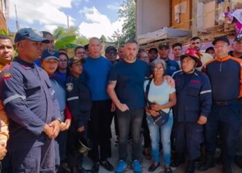 Gobernador Marcano se comprometió a atender a familias afectadas, tras la tragedia en La Caraqueña (+Video)