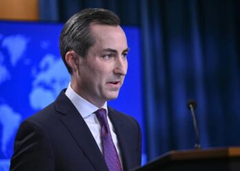 EE.UU. restaura sanciones al sector del oro de Venezuela y amenaza con el petrolero