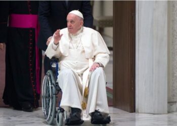 El papa Francisco dice que la guerra es una locura y siempre una derrota