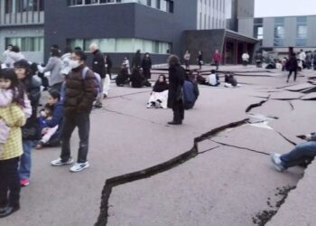 Japón activa la alerta de tsunami en su costa occidental tras un terremoto de 7,4 grados