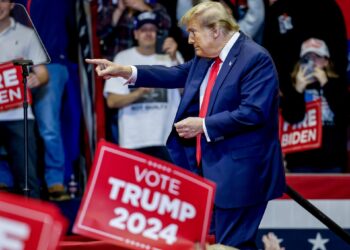 "Al partido de Trump le importan un comino los latinos", dice la campaña de Biden