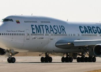 Diplomático venezolano deja Argentina tras violar la seguridad de avión venezolano-iraní