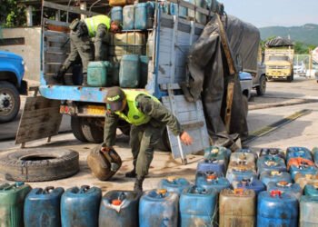 Expertos afirman que contrabando de gasolina persiste pese al aumento de su precio