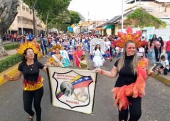 Escuelas de Freites y Anaco participaron en desfiles de carnaval&nbsp;