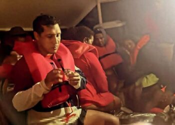 Rescatan a 40 pasajeros en naufragio de catamarán entre Margarita y Cubagua