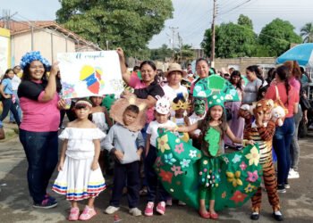 E.R.E.B. La Ponderosa realizó su desfile de comparsas en las calles de la comunidad