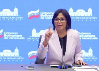Delcy Rodríguez pidió a Lacalle Pou evitar "inmiscuirse" en asuntos de Venezuela