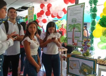 Estudiantes de Cultura Nutricional de la UPT Paria realizaron expoferia para promover hábitos saludables