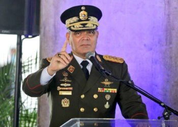 Padrino López advierte de una respuesta "contundente" si la ExxonMobil explora en el Esequibo