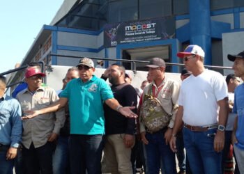Denuncian el despido de unos 100 trabajadores adscritos a Pdvsa Industrial (+Video)