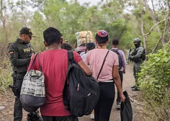 Sorprenden a migrantes por las trochas sin documentos requeridos en Colombia