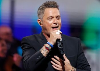 Alejandro Sanz recibe Gaviotas de Oro y Plata en el inicio del Festival de Viña del Mar