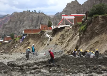 Las lluvias en Bolivia ponen en vilo a varios barrios de La Paz por el temor a derrumbes