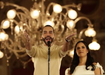 Bukele, primer presidente reelegido en democracia en El Salvador pese a la Constitución