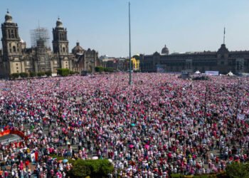 Acusan al Gobierno de López Obrador de corrupto en las marchas por la democracia de México