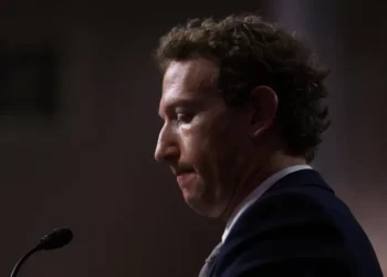 Zuckerberg pide perdón a los padres de víctimas de abuso infantil en redes sociales