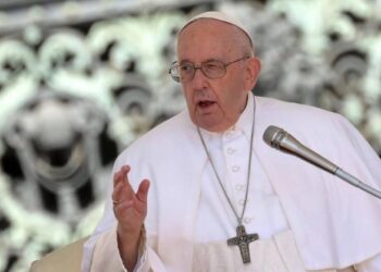 El papa pide a los jóvenes que los ‘like’ y los ‘followers’ no les condicionen