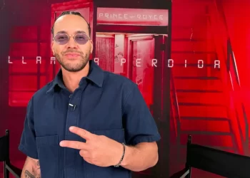 Prince Royce lanza "Llamada perdida", un álbum con “sustancia” y fiel a su bachata