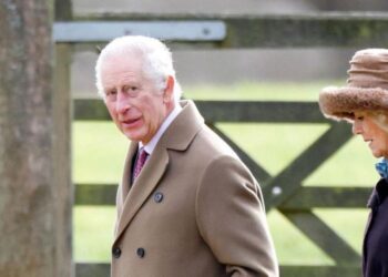 Carlos III se traslada a su casa campestre de Sandringham