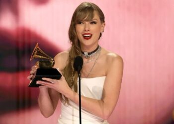 Taylor Swift consagra su legado en unos Grammy donde Karol G y Peso Pluma se estrenaron (+Fotos)