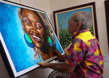 Artista carupanero homenajeó a las mujeres a través de 15 retratos
