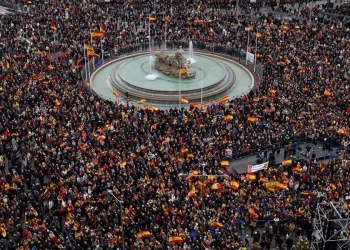 Miles de personas vuelven a protestar en España contra la amnistía y Pedro Sánchez