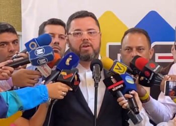 Antonio Ecarri propone construir un modelo de libre mercado en Venezuela