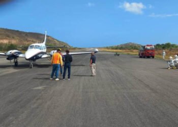Susto en la pista de aterrizaje: Avión comercial sufrió explosión de un neumático en Carúpano