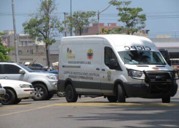 Comisión policial halló un muerto y un lesionado en plena vía de Puerto La Cruz