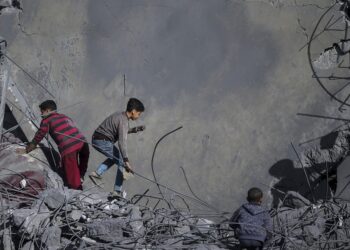 Israel ataca intensamente “objetivos terroristas” en el sur y centro de la Franja de Gaza