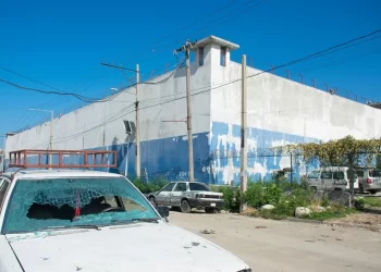 Unos 3.600 presos huyeron de la cárcel de Puerto Príncipe tras el ataque de las bandas