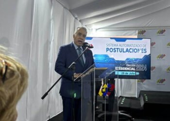 Diputado Luis Eduardo Martínez se convirtió en el primer candidato inscrito para las presidenciales