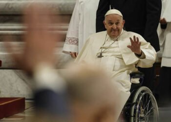 El papa alerta contra los "vientos de la guerra" sobre Europa en su mensaje de Pascua