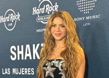 Shakira cierra un exitoso ciclo de resiliencia con su disco "Las mujeres ya no lloran"