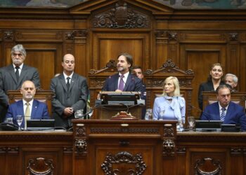 Lacalle Pou rinde cuentas al Parlamento e insiste en que Uruguay debe abrirse al mundo