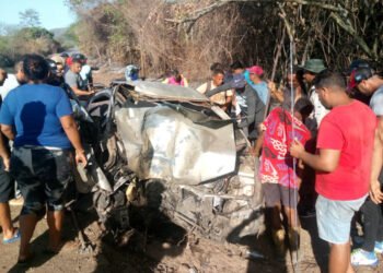 Dos jóvenes y una niña murieron en colisión de vehículo en Carúpano (+Fotos)