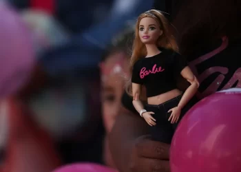 Kylie Minogue y Helen Mirren, entre otras mujeres, reciben su propia Barbie por el 8M