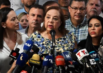 Corina Yoris desmiente tener doble nacionalidad