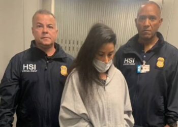 Juez en EEUU reduce a 12 años sentencias de cárcel a "enfermera de Chávez" y a su esposo