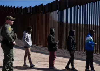 Llegada de migrantes a la frontera México-EEUU crece por retraso de ley antinmigrante SB4