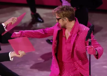 Un divertido Ryan Gosling, más Barbie que nunca, roba el protagonismo en los Óscar