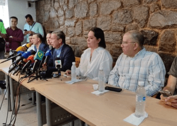 La oposición denuncia una "violación abierta" a los acuerdos electorales